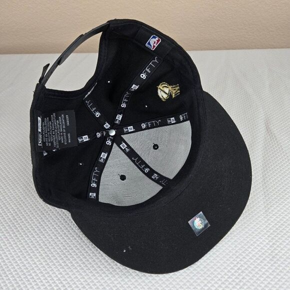 Los Angeles Lakers NBA 2020 Champions Black Adjustable Snapback Hat New Era - Picture 6 of 7